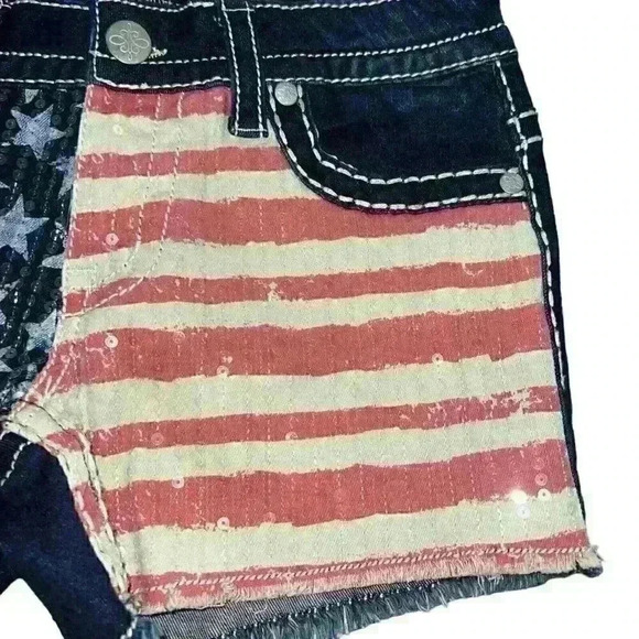 Love Fire Denim Size 6 Mid Rise Midi American Flag Shorts Patriotic Sequins - Picture 5 of 10